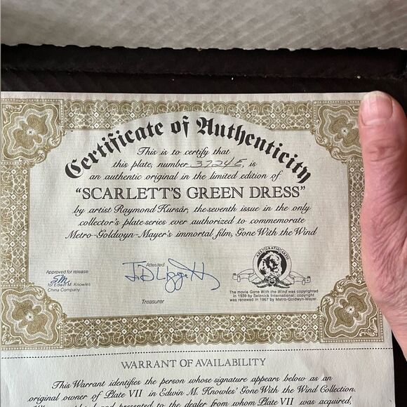 Vintage Scarlett and Rhett collectible series plate by Edwin Knowles - Picture 4 of 5